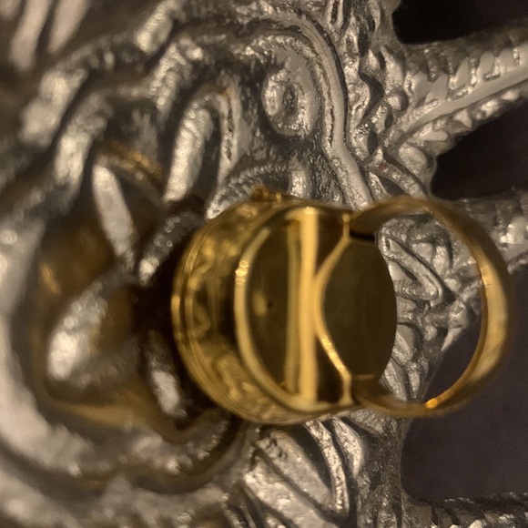 Vintage Avon Cameo Gold Poison Locket Adjustable sized ring - Picture 10 of 12